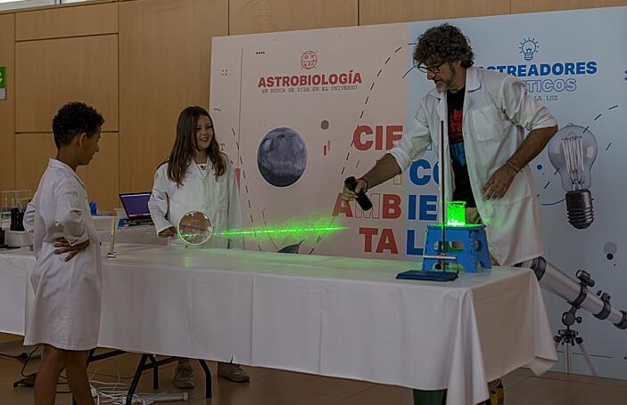 Taller científico ambiental. Rastreadores cuánticos. Descubre la luz